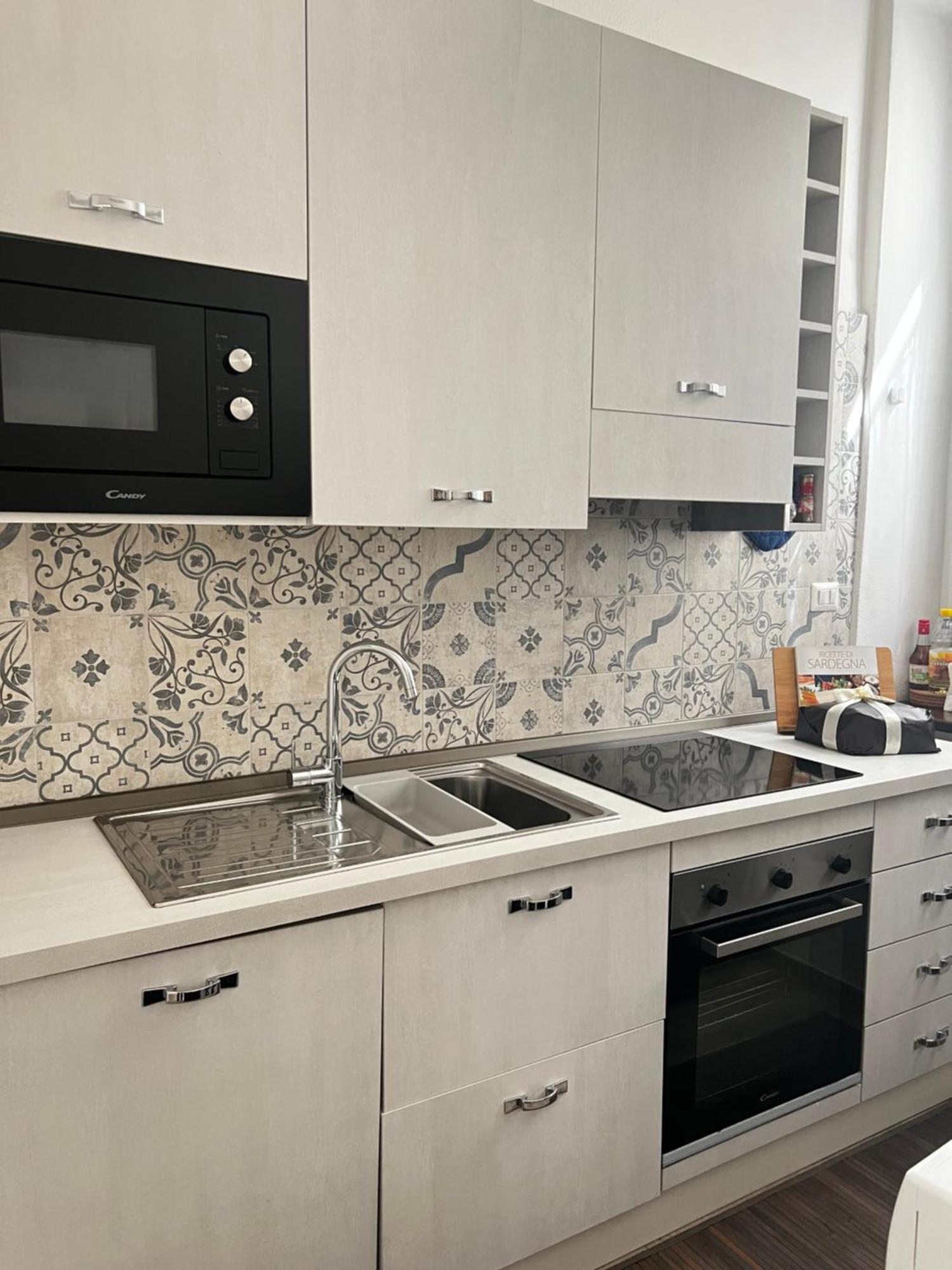 La Casa Di Ale Nel Centro Storico Di Cagliari Appartement Buitenkant foto